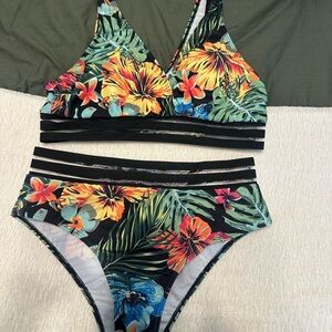 Tropical Floral Bikini Set. NWOT. NEVER WORN.  SIZE LARGE (10-12)